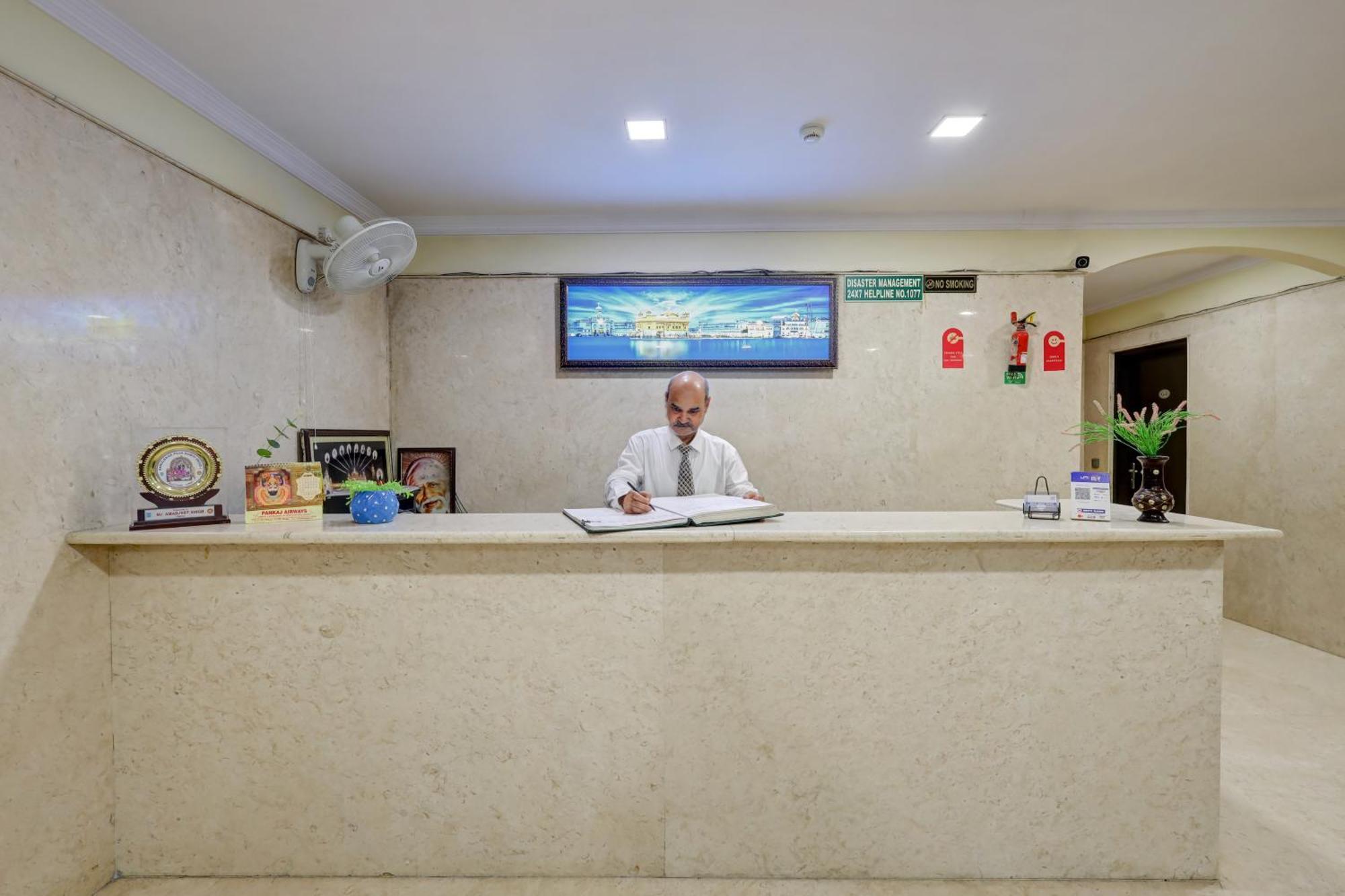 Hotel Singh Palace Delhi  Exterior photo