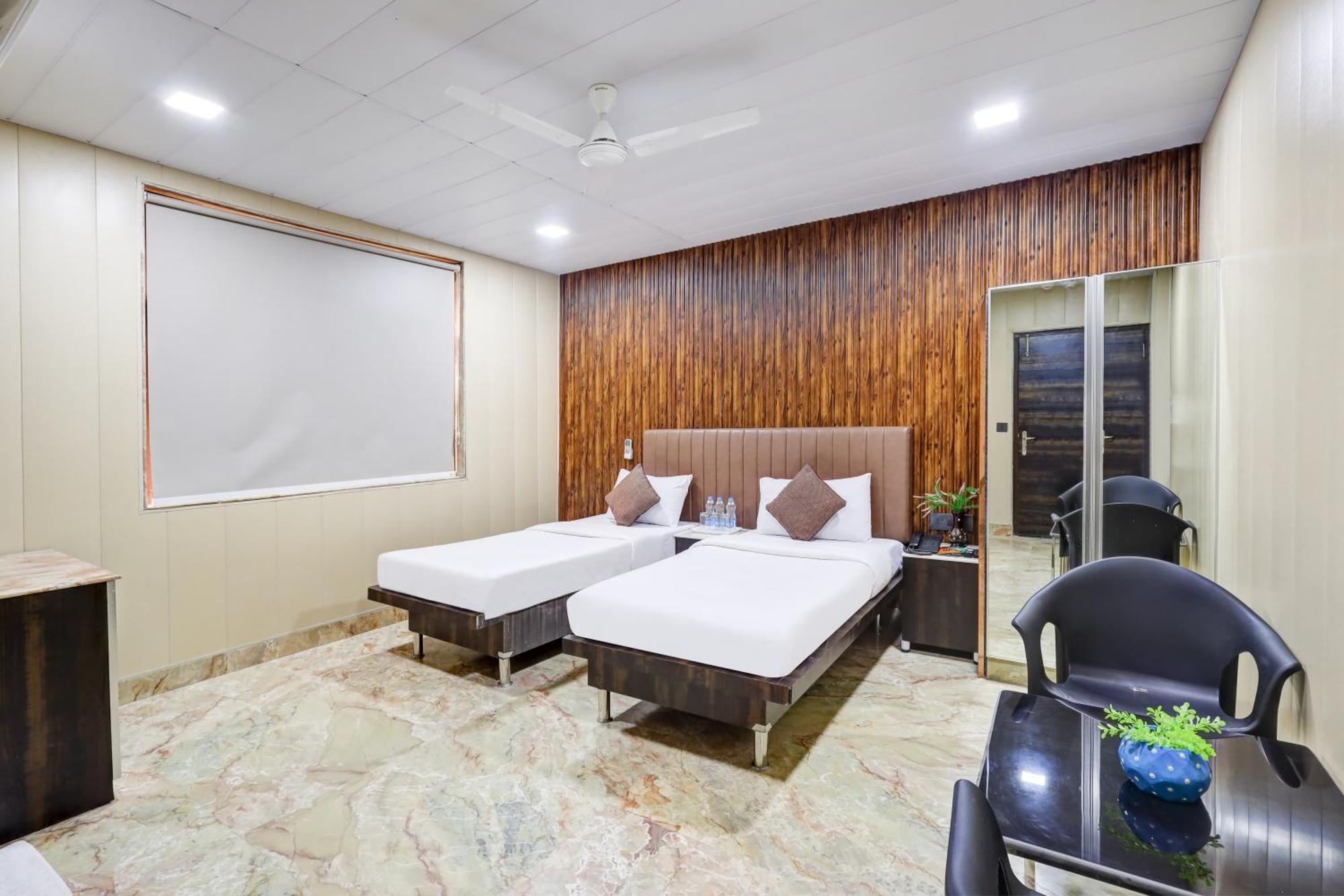 Hotel Singh Palace Delhi  Exterior photo